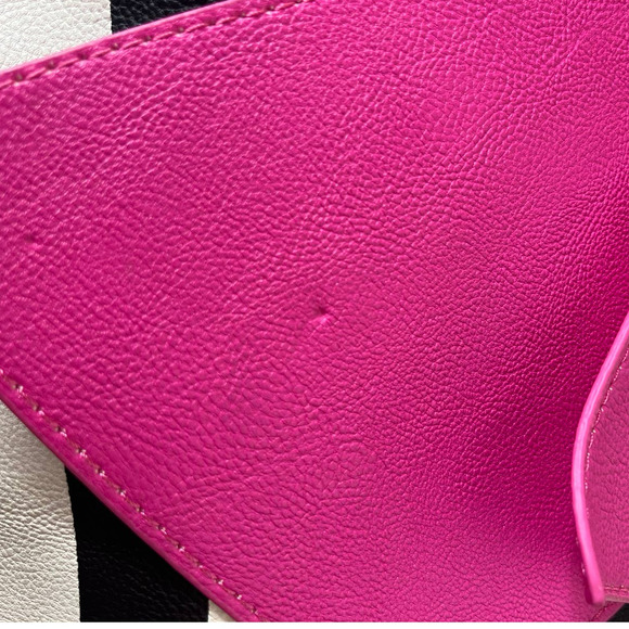 SOLD…..Betsey Johnson Vintage Y2K Purse Weekender Tote Extra Large Pink Bow - Picture 4 of 8